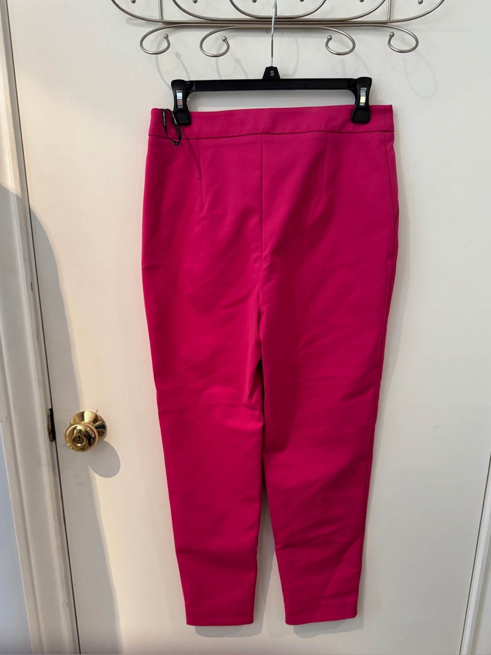 Karen Millen size 6 High-Rise Slim Ankle Pants in Fuchsia, non smoker home